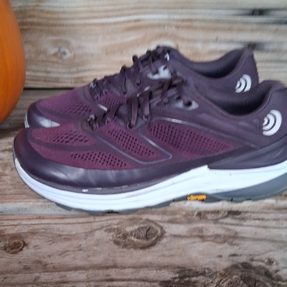 Stylish Women's Purple Athletic Shoes - Picture 8 of 16